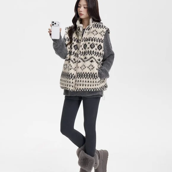 Patterned Sherpa Vest - Picture 3 of 4